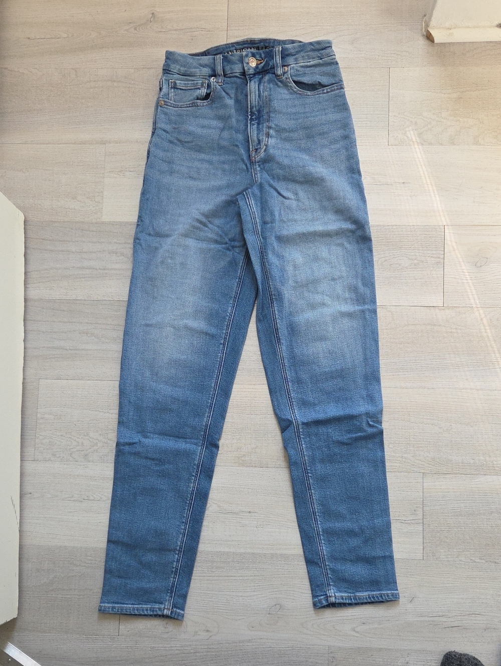 American Eagle Womens Curvy Mom Jean - Size 2 X-Long